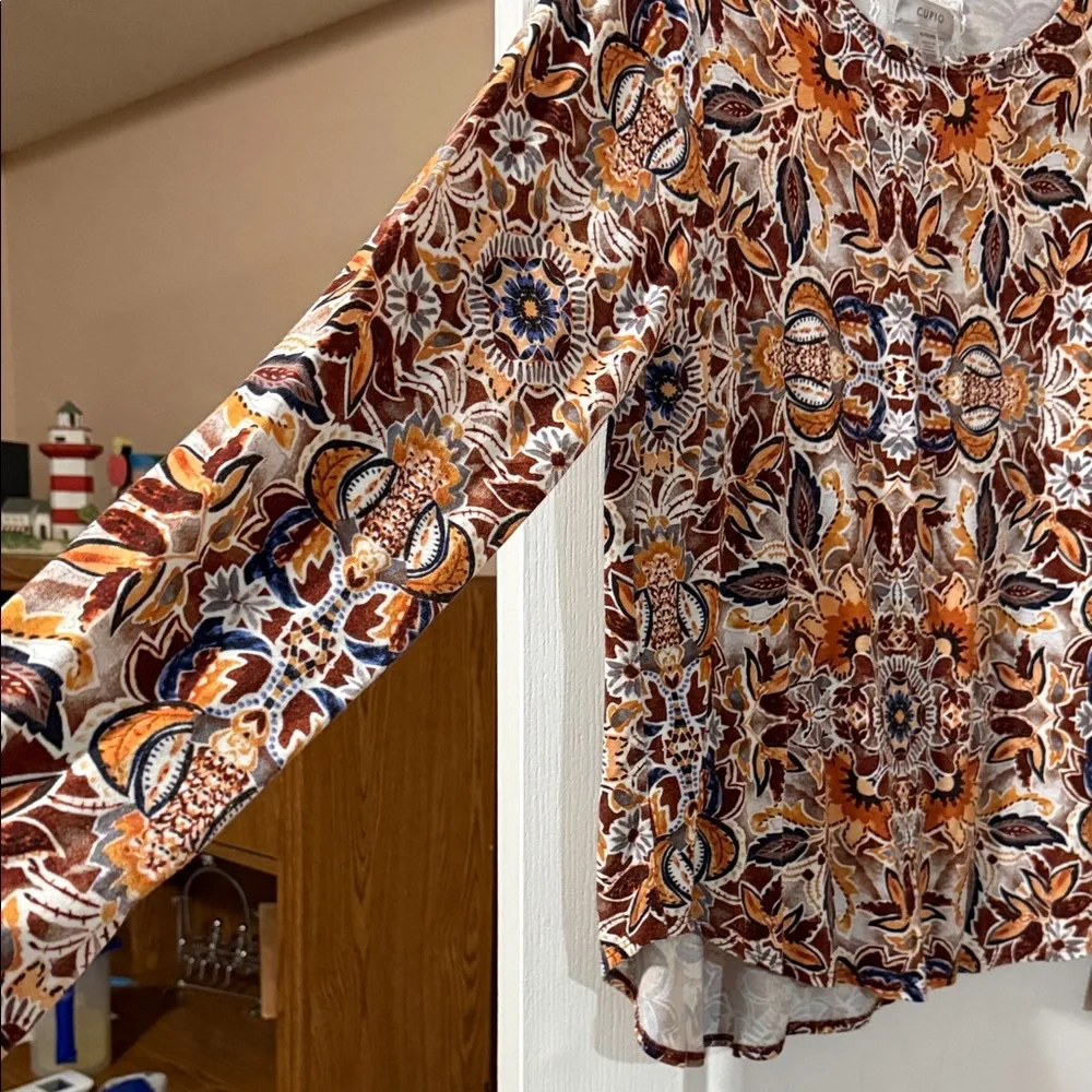 Cupio Vibrant Floral Long Sleeve Top - Picture 4 of 8